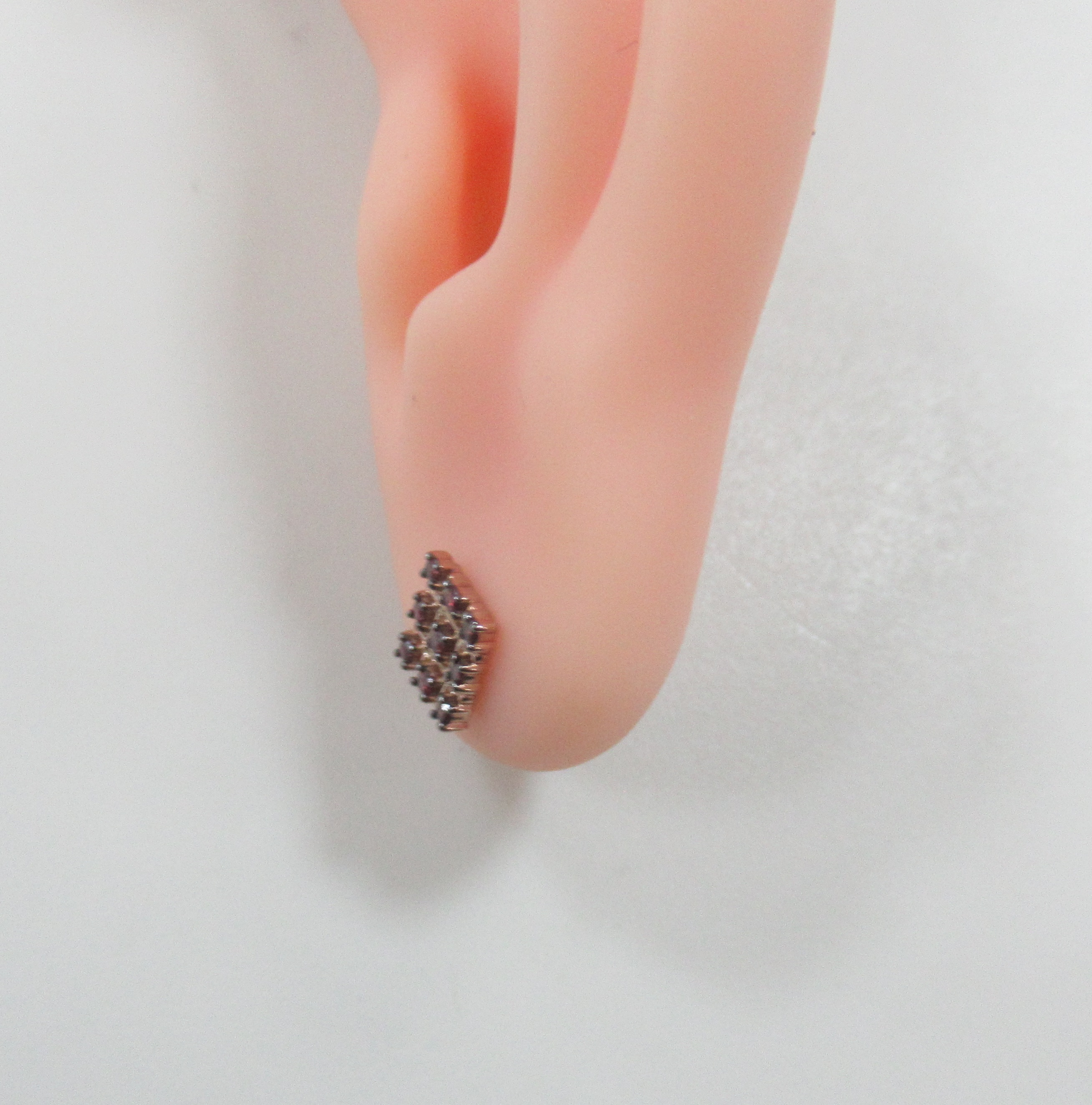 Серебряные серьги-пусеты с розовыми бриллиантами